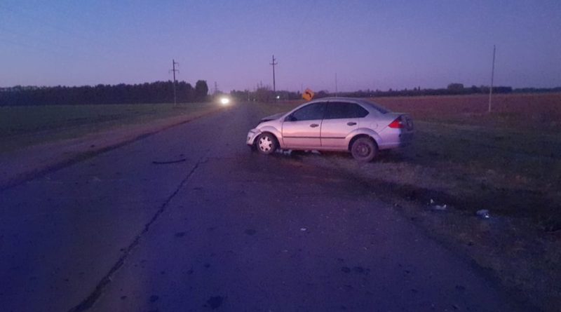 Accidente en Ruta 191: un auto colisionó una columna de alumbrado