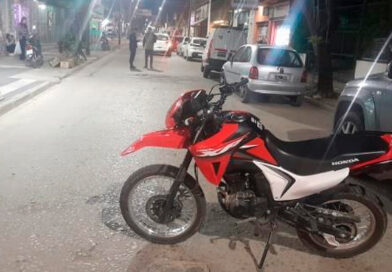 Grave accidente en Mitre y Dávila: un motociclista sufrió fractura en un pie