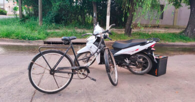 Colisión entre una moto y una bicicleta dejó una mujer lesionada