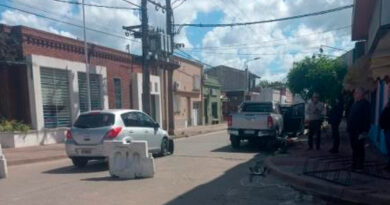 Accidente en Balcarce y Miguel Porta: un motociclista resultó con lesiones leves