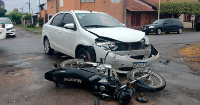Accidente de tránsito en Alvarado e Ituzaingó: un joven resultó con lesiones