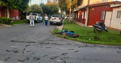 Choque entre dos motos en la ciudad: un hombre resultó con lesiones