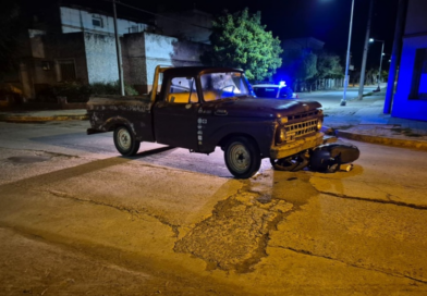 Choque entre moto y camioneta: una mujer resultó herida