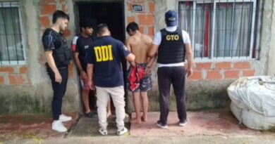 Detienen a un hombre por tenencia ilegal de arma tras un allanamiento en barrio Cruz Roja