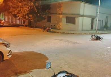 Grave choque entre moto y camioneta: una joven con traumatismo de cráneo