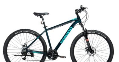 Le robaron la bicicleta atada con candado frente a su comercio