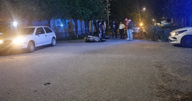 Choque entre una moto y un auto en M. Iglesias y Lavalle