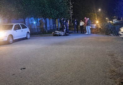Choque entre una moto y un auto en M. Iglesias y Lavalle