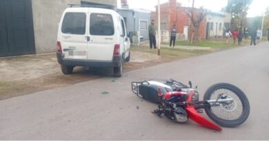 Motociclista sufrió graves lesiones tras chocar con un utilitario en Fray Cayetano Rodríguez