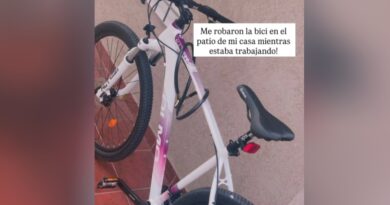 Le robaron la bicicleta mientras trabajaba