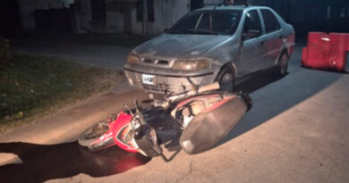 Una motociclista resultó herida tras un choque entre una moto y un auto
