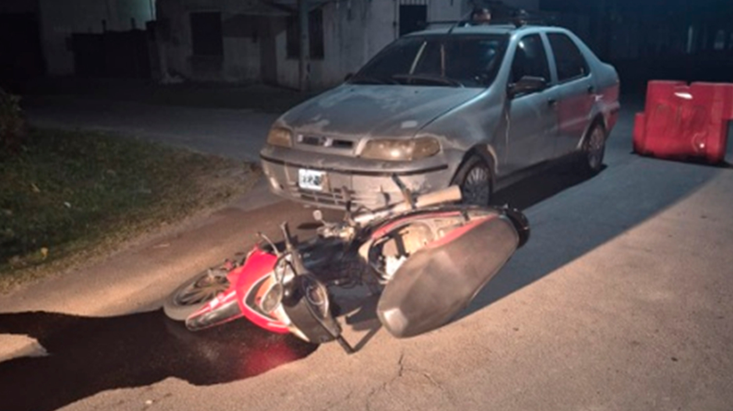 Una motociclista resultó herida tras un choque entre una moto y un auto ...