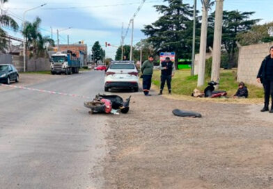 Accidente entre dos motocicletas: una mujer de 67 años fue hospitalizada