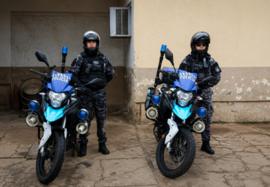 Dos policías de la Patrulla Motorizada chocaron contra un caballo al regresar del operativo por el vuelco del camión en la Ruta 191