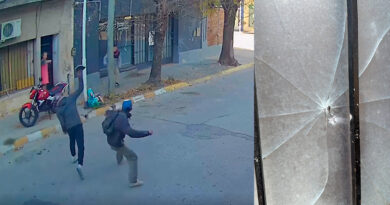 Violenta pelea a piedrazos en pleno centro terminó con una vidriera destruida