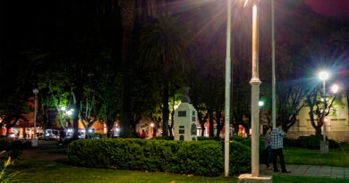 Tres adolescentes fueron aprehendidos tras intimidar a un joven en Plaza Constitución