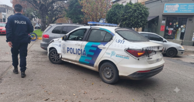 Un patrullero y un automóvil protagonizaron un choque en una esquina céntrica