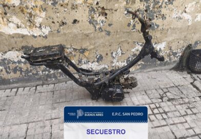Hallan un cuadro de moto robada abandonado en Boulevard Paraná y Uruguay