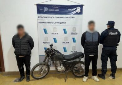 Dos jóvenes fueron aprehendidos por circular en una motocicleta con numeración adulterada