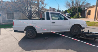 Choque entre una moto y una camioneta: dos hombres fueron hospitalizados
