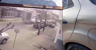 Difunden imágenes del choque en el que una puerta de un camión impactó contra una camioneta estacionada