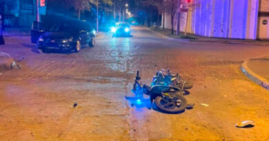 Motociclista permanece internado en terapia intensiva tras un choque en Casella y Belgrano