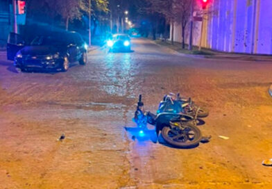 Motociclista permanece internado en terapia intensiva tras un choque en Casella y Belgrano