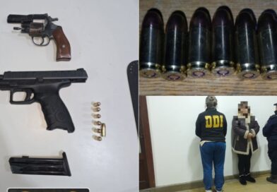 Arrestan a una mujer y secuestran dos armas de fuego durante un allanamiento