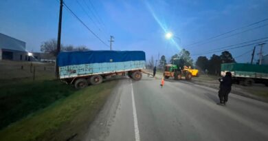 Se desprendió el acoplado de un camión en el acceso a Baradero
