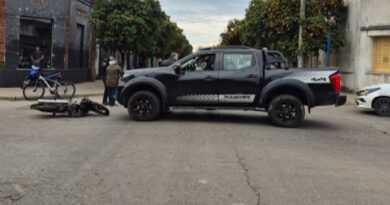 Choque entre una camioneta y una motocicleta en Las Heras y Salta