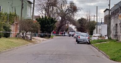 Accidente en Oliveira Cézar y Segundo Sombra: un motociclista fue trasladado al hospital