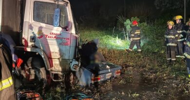 Exaltación de la Cruz: siete muertos tras un choque frontal entre un auto y un camión