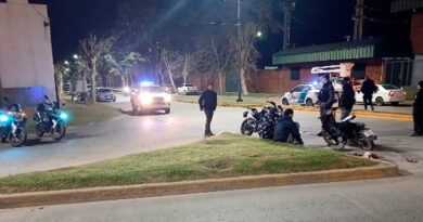 Choque entre dos motos dejó a un hombre herido en avenida Sarmiento