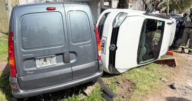 Choque y vuelco en Rivadavia y Beaumont: una mujer fue hospitalizada