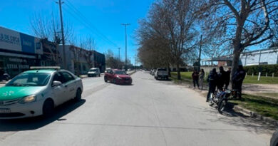 Choque entre un auto y una moto dejó a un hombre hospitalizado