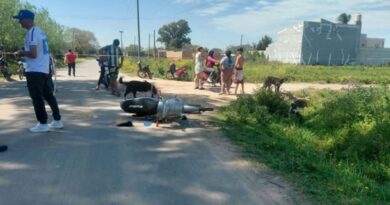 Una adolescente quedó internada en terapia intensiva tras un choque entre motos