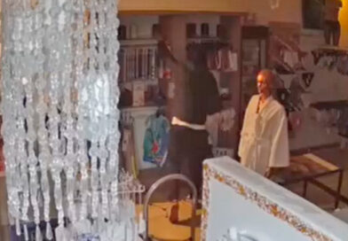 Entró de madrugada a un comercio y robó varias prendas: todo quedó filmado