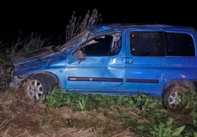 Perdió el control y volcó con su camioneta en la Ruta 1001