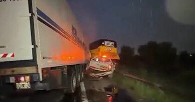 Choque múltiple en la Ruta 9, a la altura de Campana: un camión embistió a un micro y una camioneta