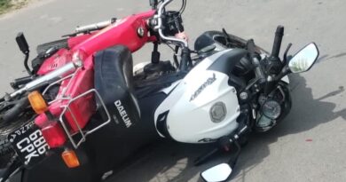 Dos personas trasladadas al hospital tras un choque entre motos