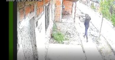 Robó una garrafa y un celular y quedó registrado por las cámaras