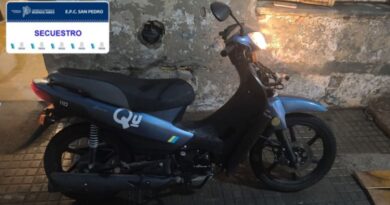 Encontraron una moto abandonada y con signos de haber sido violentada